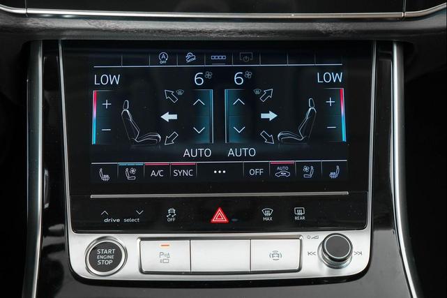 Photo of 2025 Glacier White Metallic Audi Q7