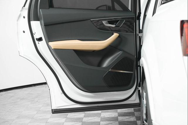 Photo of 2025 Glacier White Metallic Audi Q7