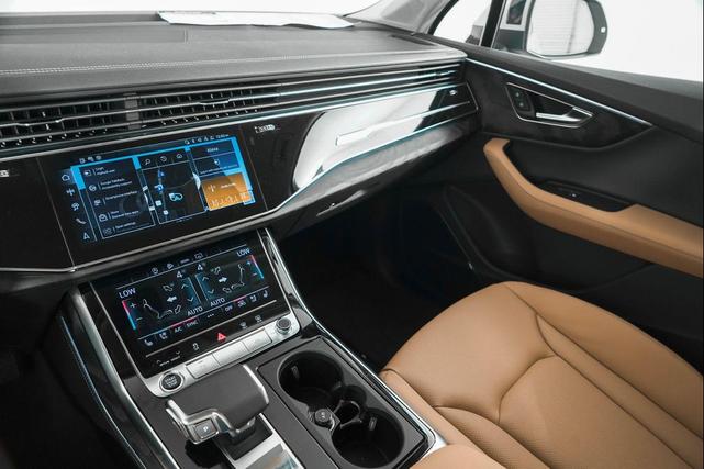 Photo of 2025 Glacier White Metallic Audi Q7
