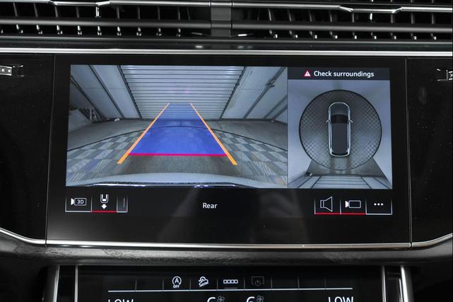 Photo of 2025 Glacier White Metallic Audi Q7