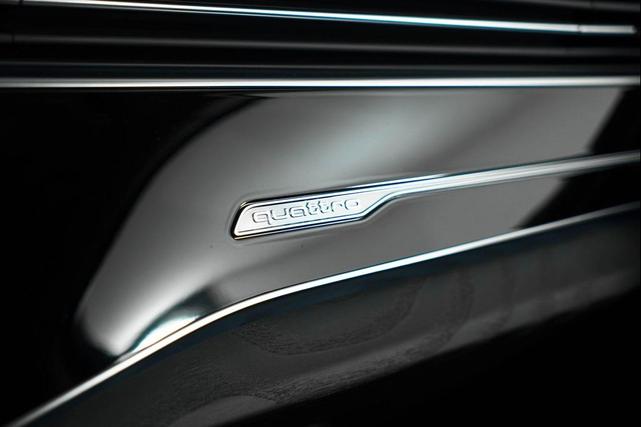 Photo of 2025 Glacier White Metallic Audi Q7