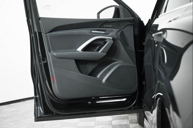 Photo of 2025 Mythos Black Metallic Audi Q5