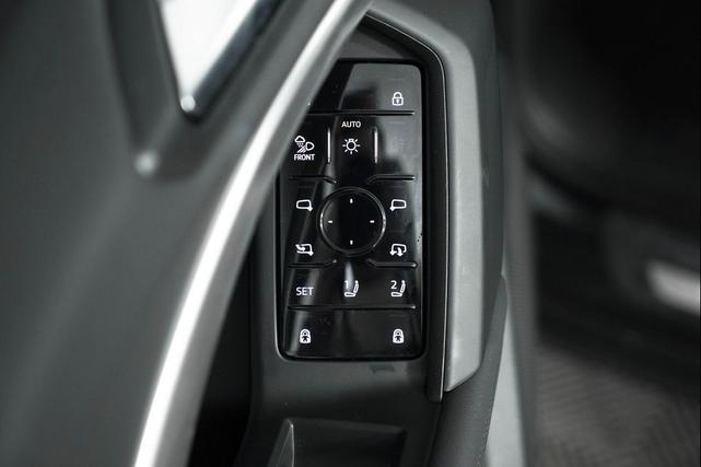 Photo of 2025 Mythos Black Metallic Audi Q5