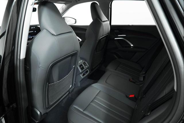 Photo of 2025 Mythos Black Metallic Audi Q5
