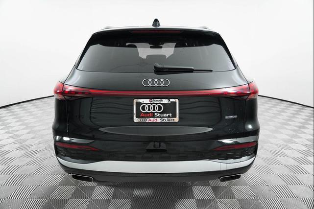 Photo of 2025 Mythos Black Metallic Audi Q5