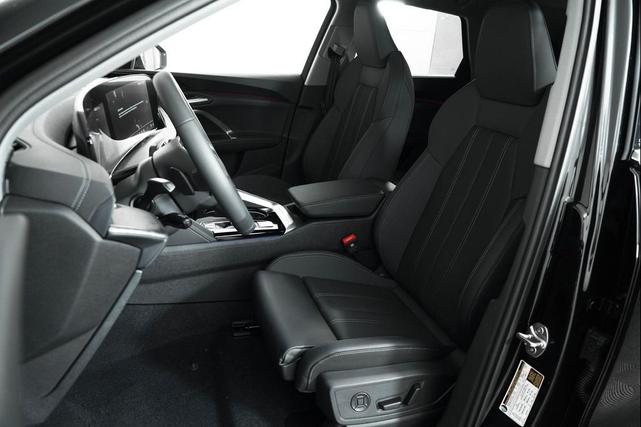 Photo of 2025 Mythos Black Metallic Audi Q5