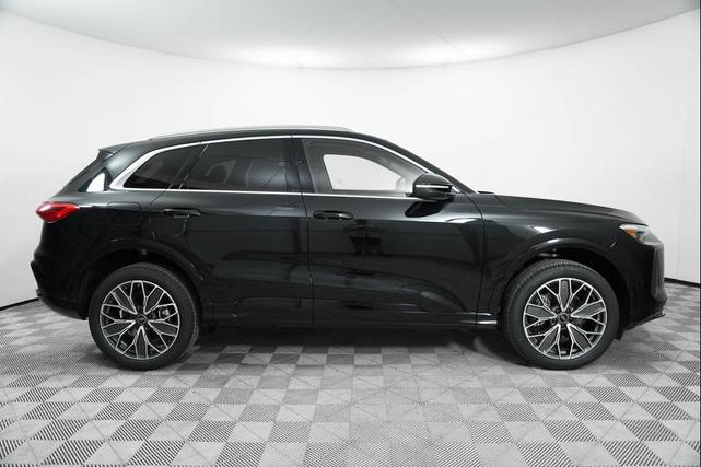 Photo of 2025 Mythos Black Metallic Audi Q5