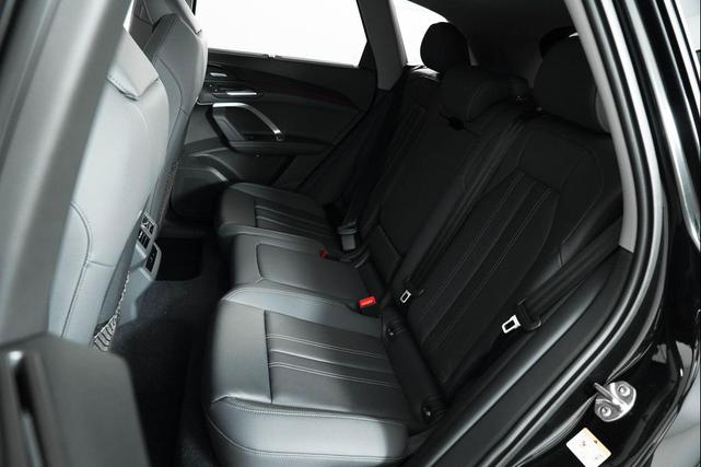 Photo of 2025 Mythos Black Metallic Audi Q5
