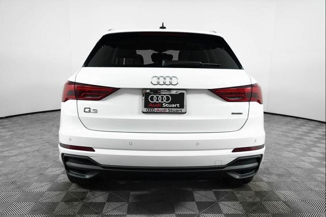 Photo of 2025 White Audi Q3