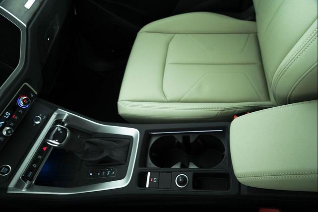 Photo of 2025 White Audi Q3