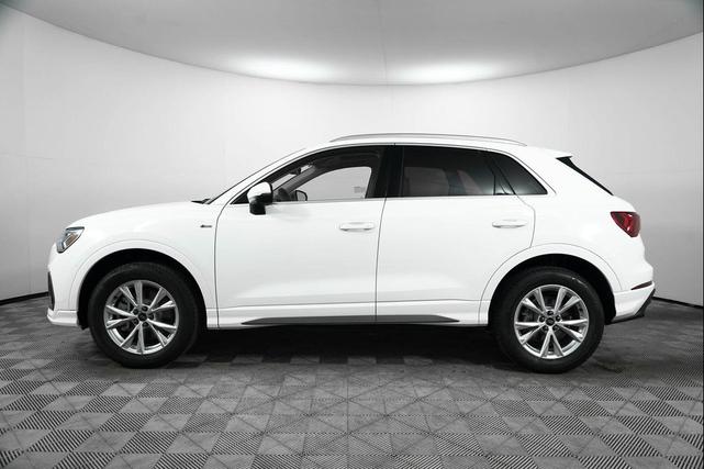 Photo of 2025 White Audi Q3
