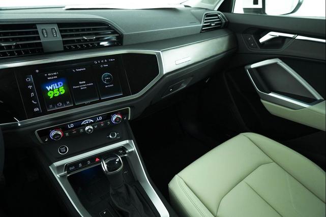 Photo of 2025 White Audi Q3