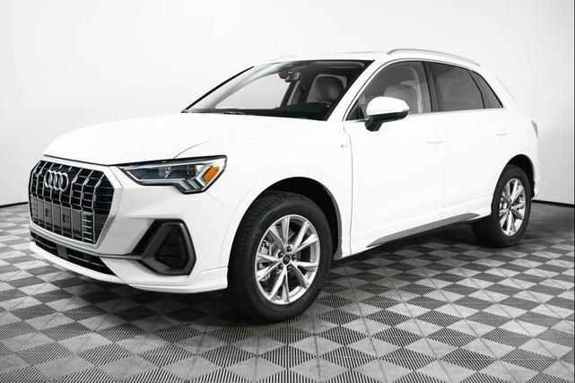 Photo of 2025 White Audi Q3