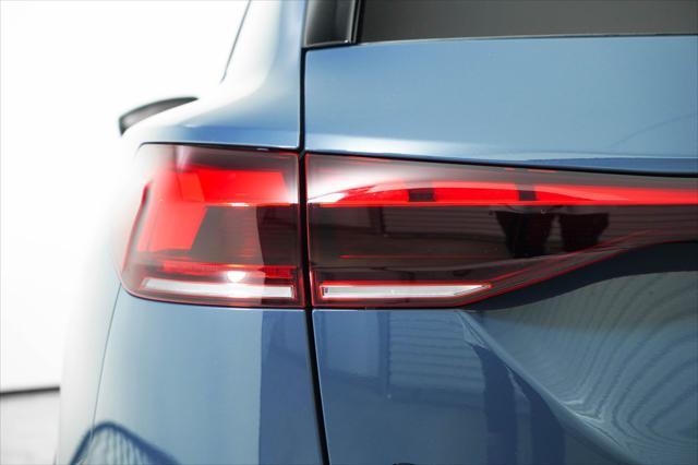 Photo of 2025 Plasma Blue Metallic Audi Q6 e-tron