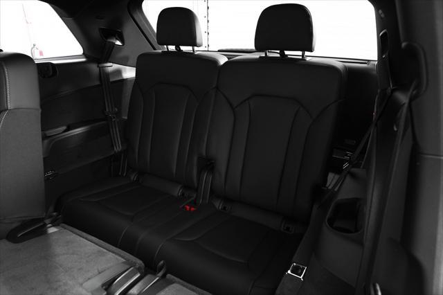 Photo of 2025 Samurai Gray Metallic Audi Q7