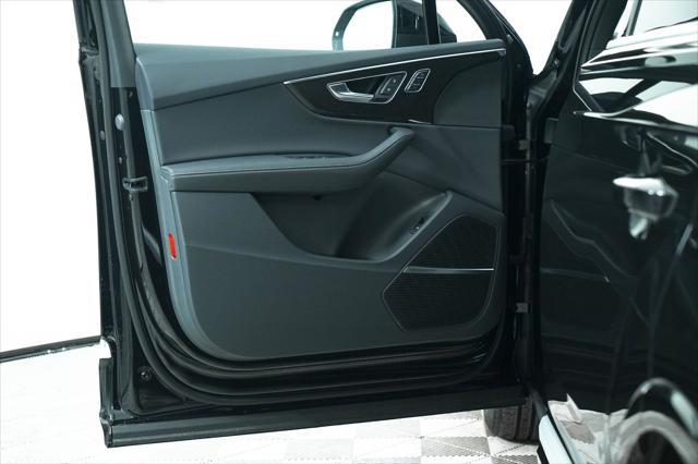 Photo of 2025 Mythos Black Metallic Audi Q7