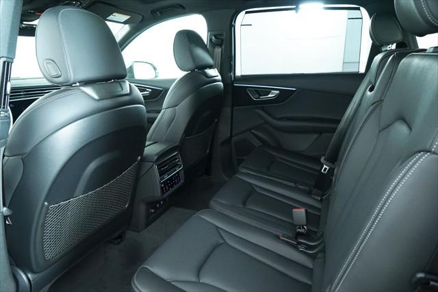 Photo of 2025 Mythos Black Metallic Audi Q7