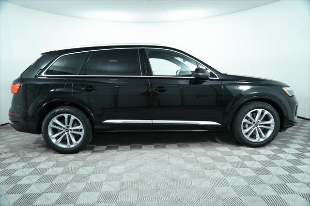 Photo of 2025 Mythos Black Metallic Audi Q7