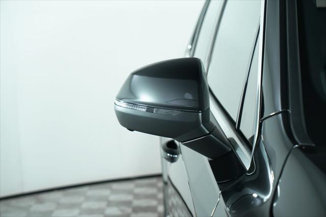 Photo of 2025 Mythos Black Metallic Audi Q7