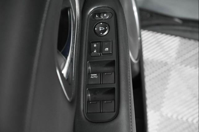 Photo of 2017 Modern Steel Metallic Honda HR-V