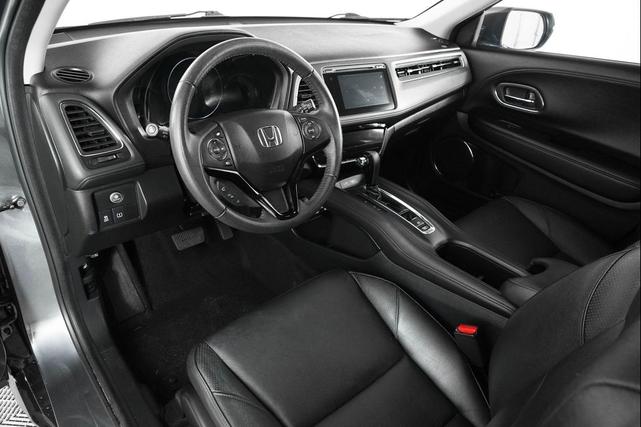 Photo of 2017 Modern Steel Metallic Honda HR-V