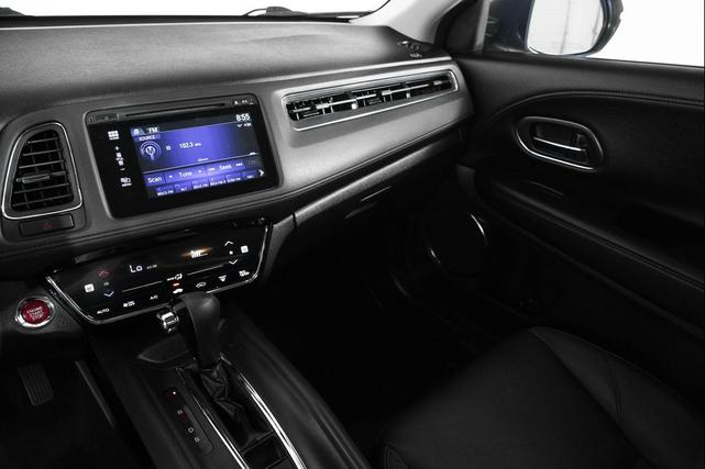 Photo of 2017 Modern Steel Metallic Honda HR-V