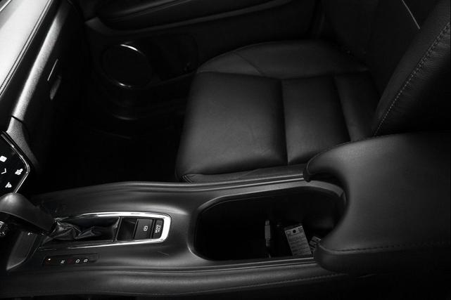 Photo of 2017 Modern Steel Metallic Honda HR-V