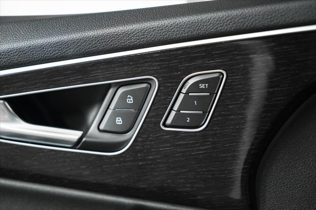 Photo of 2025 Samurai Gray Metallic Audi Q7