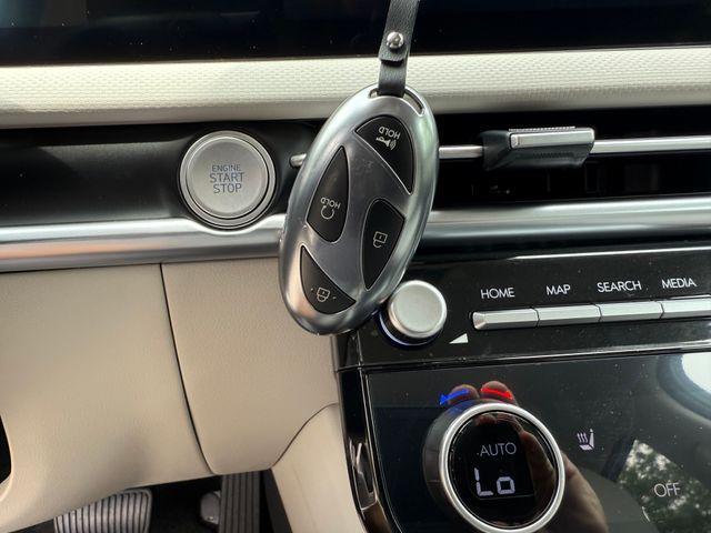 Photo of 2025 Shimmering Silver Hyundai TUCSON