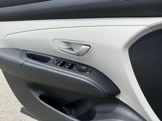 Photo of 2025 Shimmering Silver Hyundai TUCSON