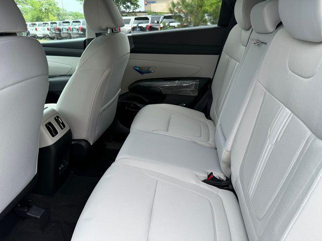 Photo of 2025 Shimmering Silver Hyundai TUCSON