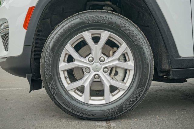 Photo of 2022 Bright White Clearcoat Jeep Grand Cherokee