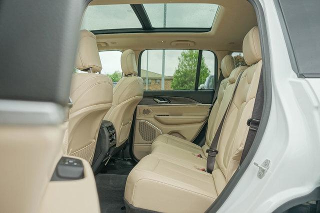 Photo of 2022 Bright White Clearcoat Jeep Grand Cherokee