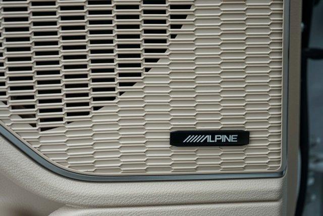 Photo of 2022 Bright White Clearcoat Jeep Grand Cherokee