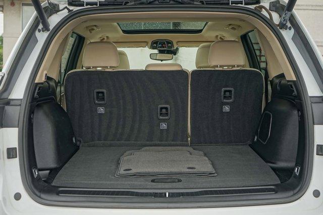 Photo of 2022 Bright White Clearcoat Jeep Grand Cherokee