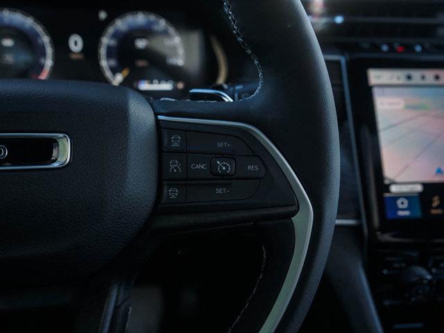 Photo of 2025 Bright White Clearcoat Jeep Grand Cherokee