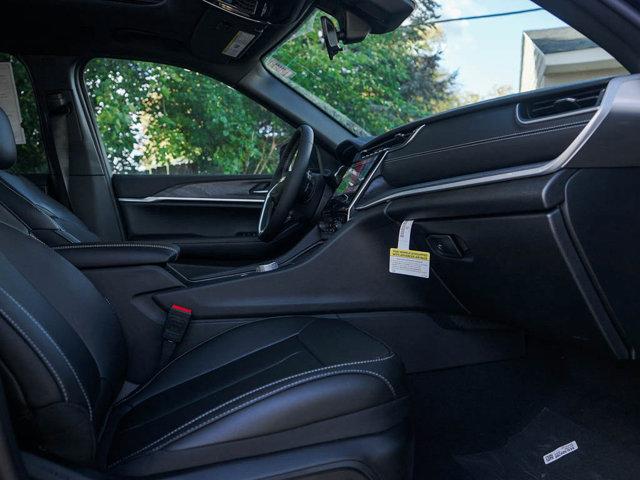 Photo of 2025 Bright White Clearcoat Jeep Grand Cherokee
