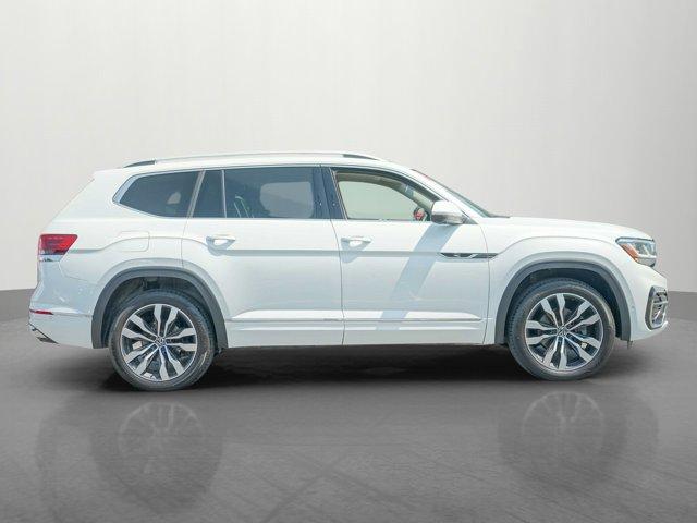 Photo of 2022 Deep Black Pearl Volkswagen Atlas