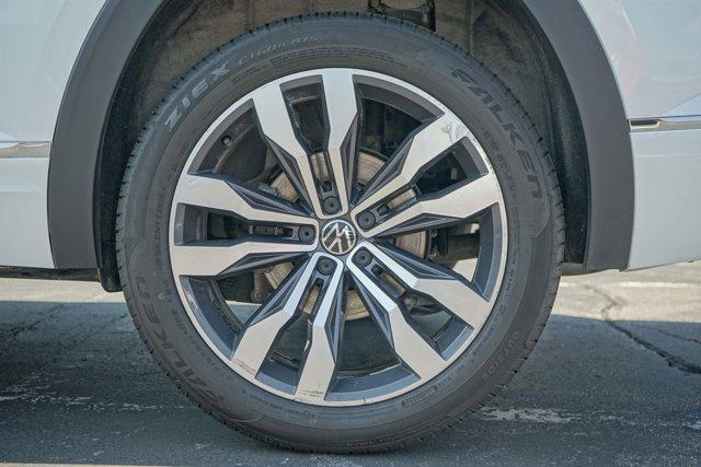 Photo of 2022 Deep Black Pearl Volkswagen Atlas