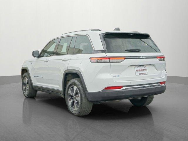 Photo of 2023 Bright White Clearcoat Jeep Grand Cherokee