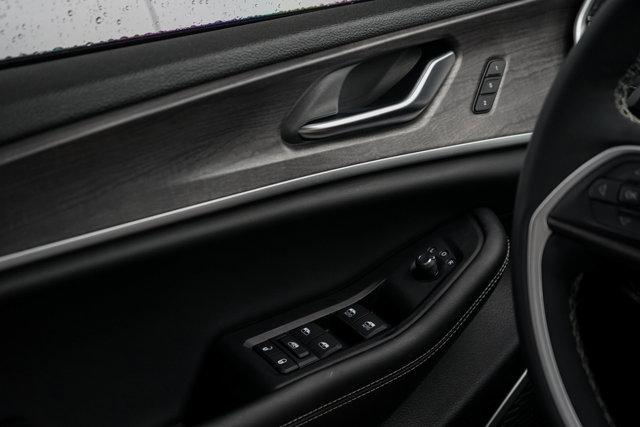 Photo of 2023 Bright White Clearcoat Jeep Grand Cherokee