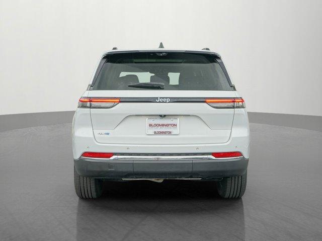 Photo of 2023 Bright White Clearcoat Jeep Grand Cherokee