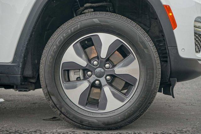 Photo of 2023 Bright White Clearcoat Jeep Grand Cherokee