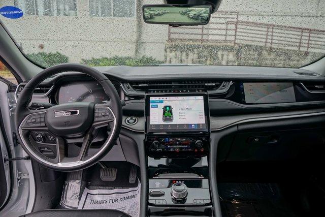 Photo of 2023 Bright White Clearcoat Jeep Grand Cherokee