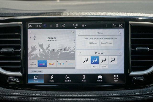 Photo of 2022 Brilliant Black Crystal Pearlcoat Chrysler Pacifica
