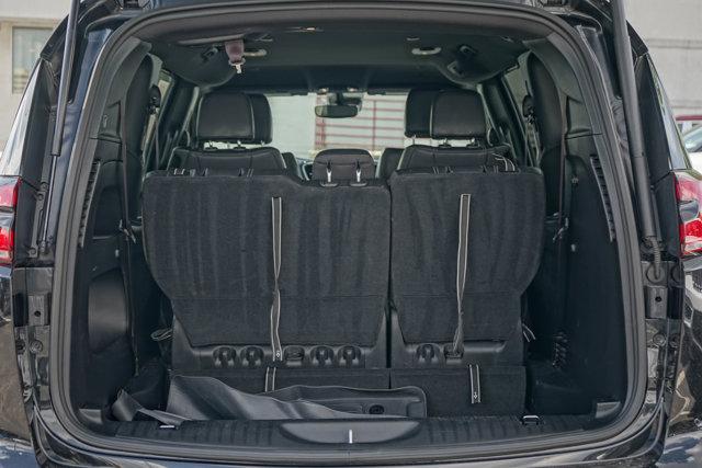 Photo of 2022 Brilliant Black Crystal Pearlcoat Chrysler Pacifica