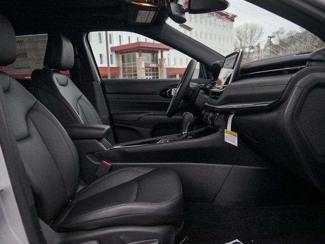 Photo of 2025 Bright White Clearcoat Jeep Compass