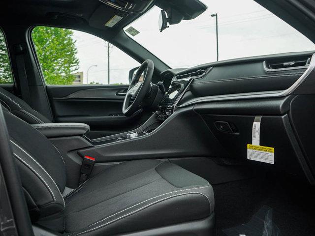 Photo of 2025 Baltic Gray Metallic Clearcoat Jeep Grand Cherokee L