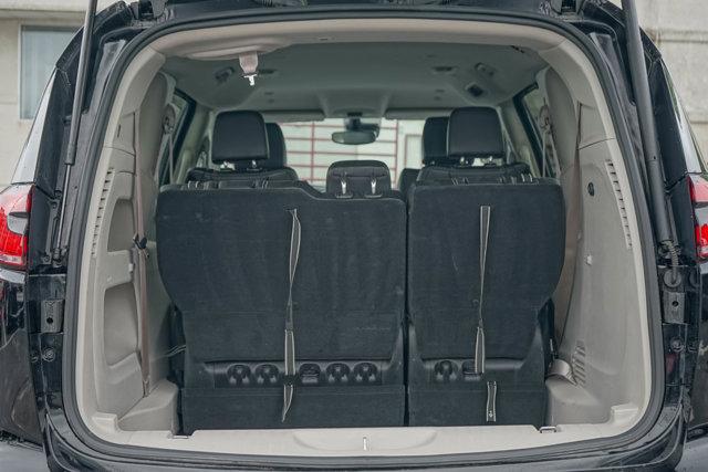 Photo of 2024 Diamond Black Crystal Pearlcoat Chrysler Pacifica