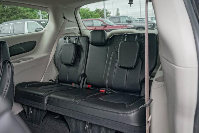Photo of 2024 Diamond Black Crystal Pearlcoat Chrysler Pacifica